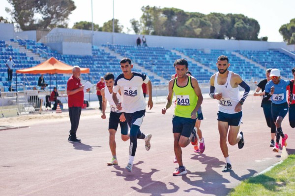 300 لاعب ولاعبة في ((قوى المملكة المفتوحة))