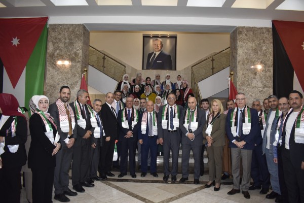 المجلس القضائي يحتفي بيوم العلم