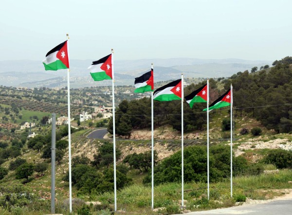 بلديات المملكة تزين المدن والمناطق احتفالًا بيوم العلم الأردني