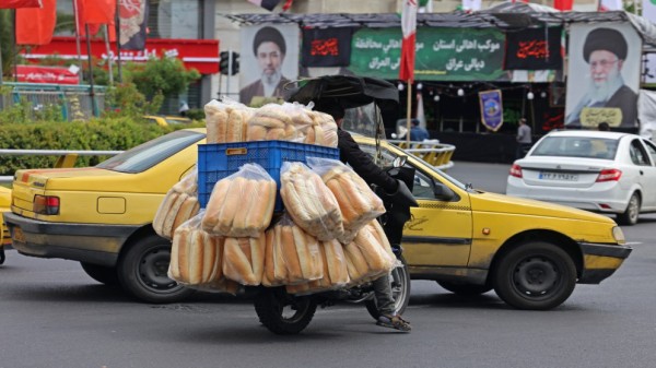 انقطاع الإنترنت المطول في إيران يلقي بظلال ثقيلة على رواد الأعمال