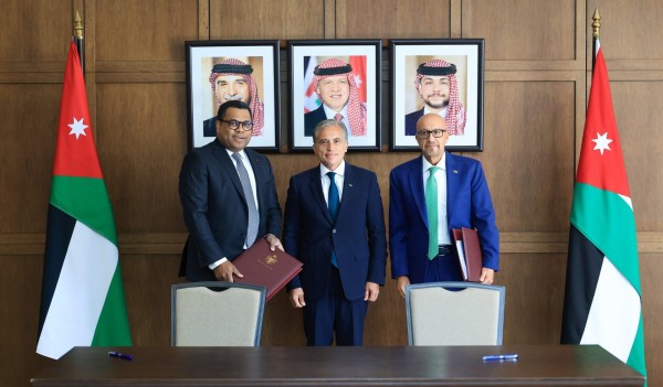 خطوة تاريخية.. حسان يشهد توقيع الاتفاق النهائي لـ"الناقل الوطني" #الأردن 