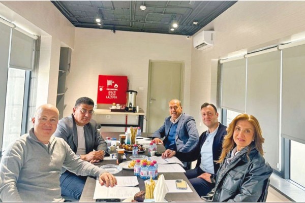 بحث تأسيس رابطة أندية المحترفات

لكرة القدم