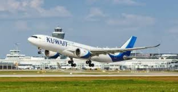الكويت تعلن إعادة فتح مجالها الجوي
