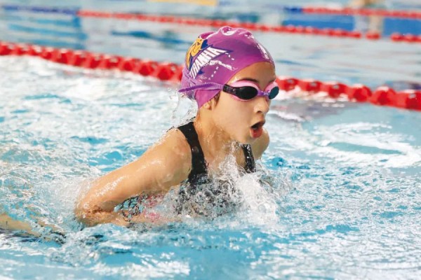 انطلاق لقاء البراعم للسباحة