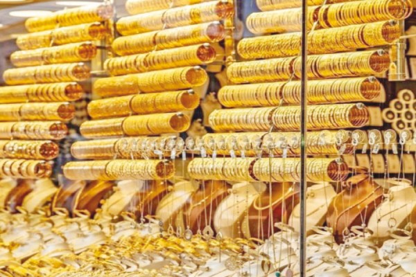 «الصاغة»: ترقّب محلي يجمّد تداول الذهب