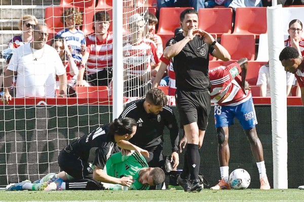 الإصابات تحاصر حراس مرمى منتخب الجزائر