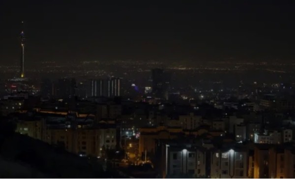 دفاعات جوية تتصدى لطائرات صغيرة ومسيّرات في أجواء طهران
