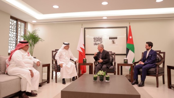 الملك يستقبل ولي عهد البحرين في العقبة