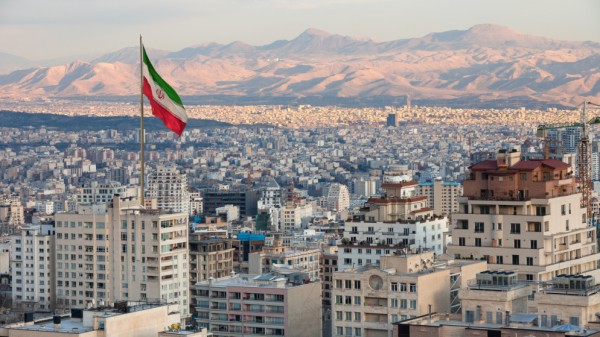 طهران: القرار بيد واشنطن.. ومستعدون للحوار أو المواجهة