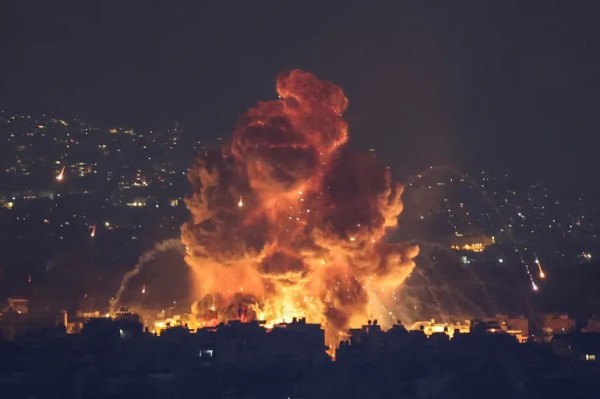 12 شهيدًا في غارات إسرائيلية على جنوب لبنان