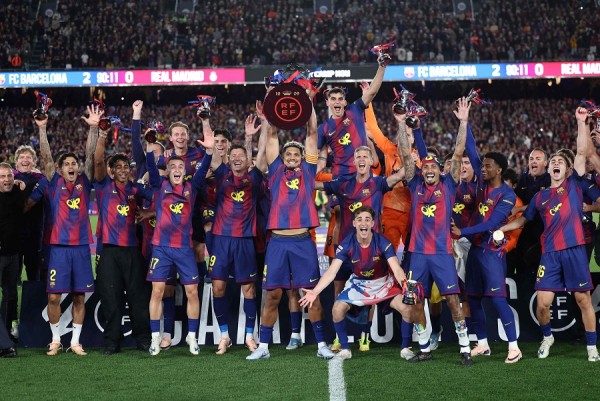 برشلونة يهزم ريال 2-0 في الكلاسيكو ويحرز لقبه الـ29