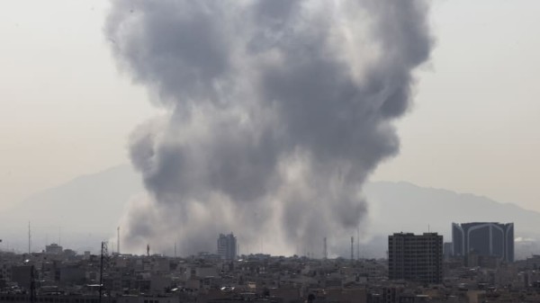 الولايات المتحدة تشن ضربات على إيران رغم وقف إطلاق النار