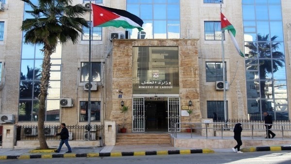 البكار يقرر إيقاف استقدام العمالة غير الأردنية اعتبارًا من 1 حزيران #الأردن 