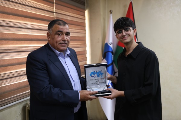 رئيس تحرير «الرأي» د. خالد الشقران يكرّم الطالب عبدالله الزعبي الأول على المملكة في الحقل الصحي #الأردن 