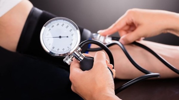 ارتفاع ضغط الدم عند التوتر.. لماذا يحدث؟ أطباء يشرحون #الأردن 
