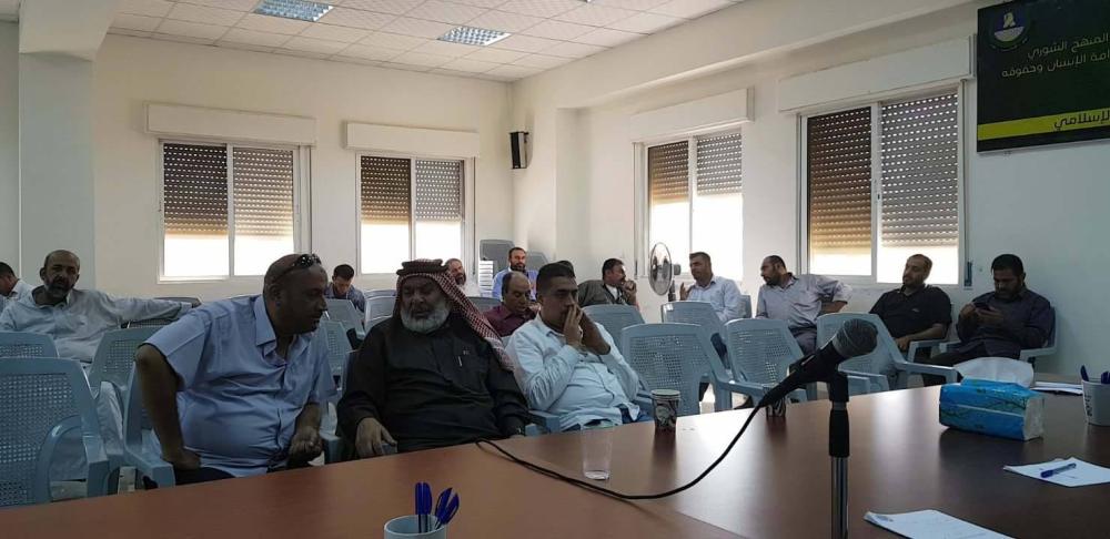 كوادر الحزب داخل المقر