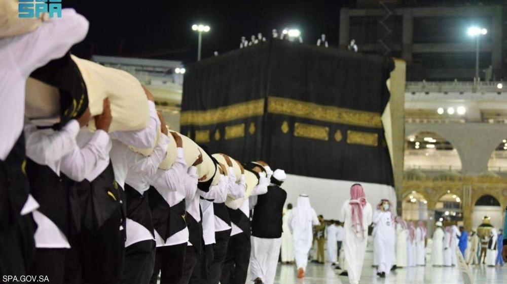 الكعبة المشرفة تكتسي حلَّتها الجديدة..صور - Vimarsana News