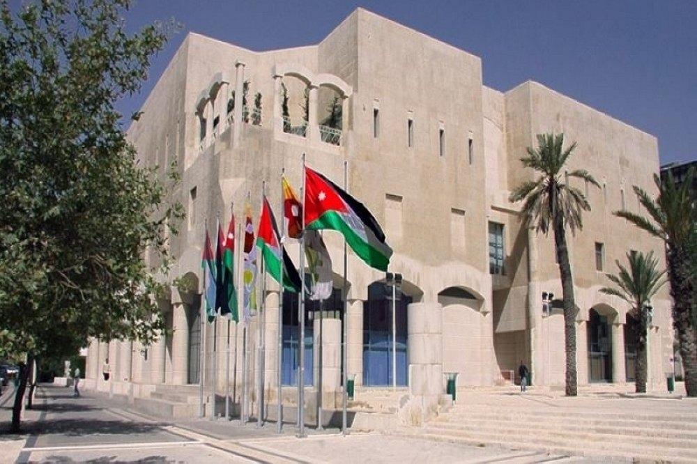 الأمانة تدعو الى عدم التعدي على ممرات المشاة ومواقف المركبات - Vimarsana News